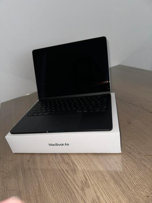 Macbook air m2 13,6 inch zo goed als nieuw