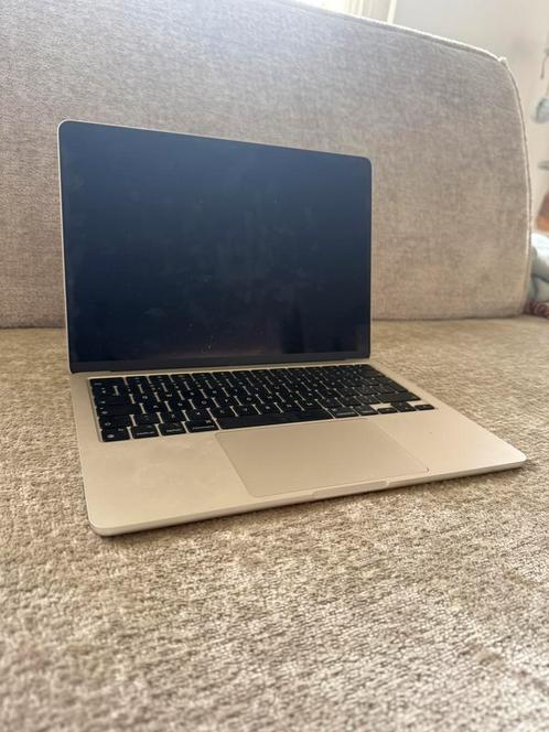 MacBook Air M2 - 8GB memory - 256GB storage