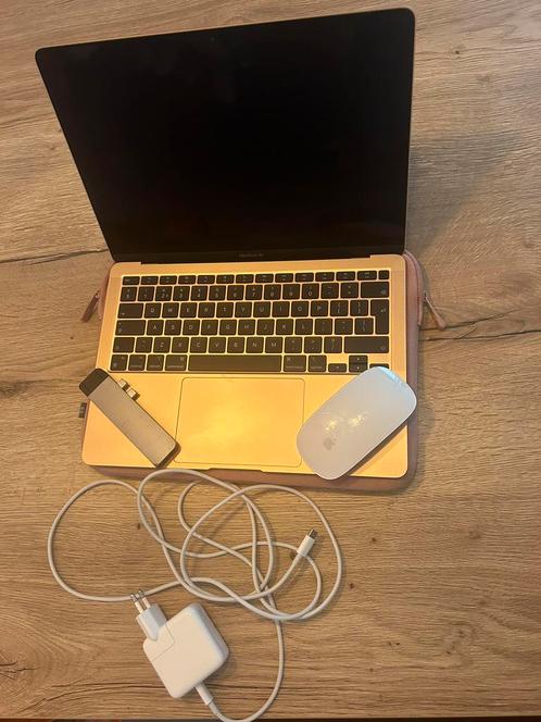 Macbook Air met accessoires