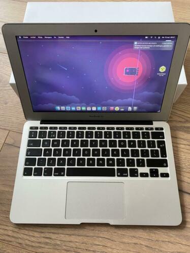 MacBook Air mid 2013 11034 i5 8GB RAM 128GB SSD nieuwe lader