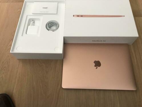 MacBook Air Retina Gold 13 inch nog geen jaar oud