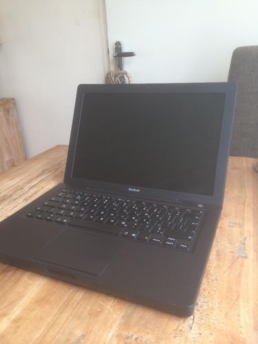 Macbook  Blackbook Zwart 2.4Ghz 4GB 250GB Als Nieuw