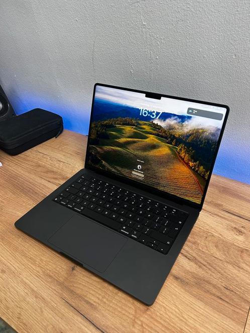 MacBook - M3 pro - 14 inch - 18 ram - 512GB opslag