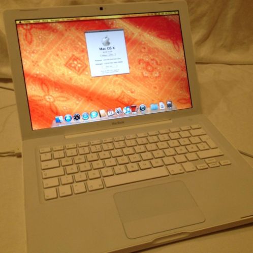 Macbook model A1181wit, 1,83Ghz, 2GB, 160gb geen ac-adapter