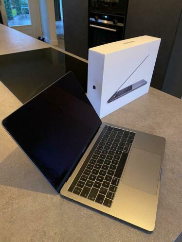MacBook Pro (13 2019, i5 quad-core, 8gb) 256ssd 15mnd doos