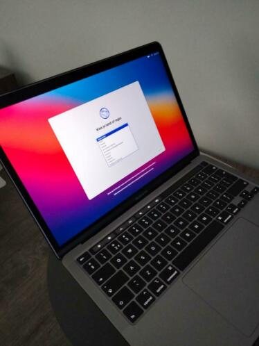 MacBook Pro 13 (2020) 2,0GHz i5 QC 16GB512GB touch bar