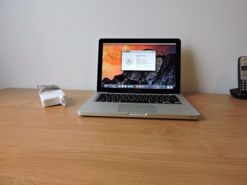 Macbook Pro 13 2,5 Ghz i5 4GB 500GB HDD (NieuwstaatGarantie