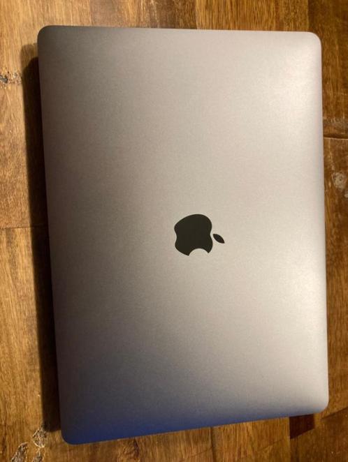 Macbook pro 13 inch 2017 i5 8GB 256 SSD