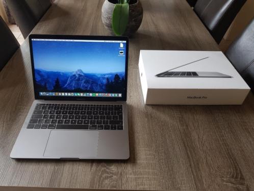 MacBook Pro 13 inch 2017 - space gray