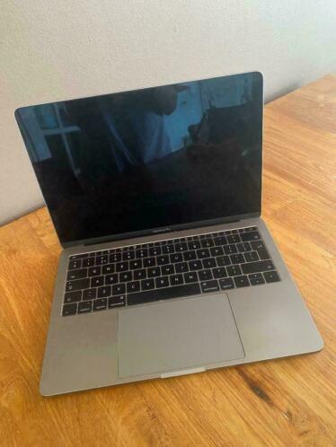 MacBook Pro 13 inch 2017 space grey