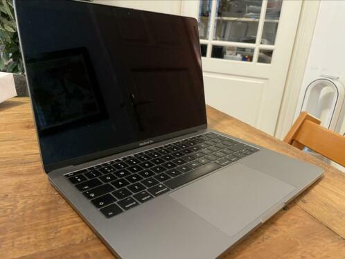 Macbook Pro (13-inch, 2017, Two Thunderbolt 3 ports) 16GB
