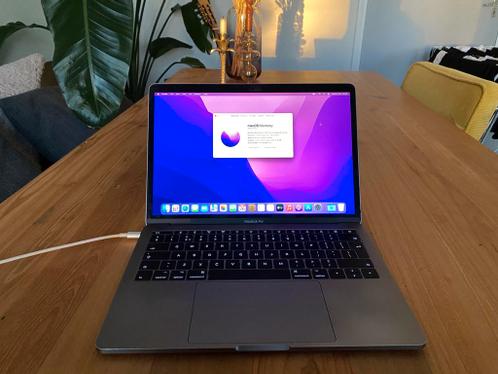 MacBook Pro (13-inch, 2017, Two Thunderbolt 3 ports)