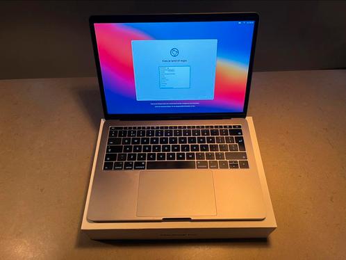 MacBook Pro (13-inch, 2017, Two Thunderbolt 3 ports)