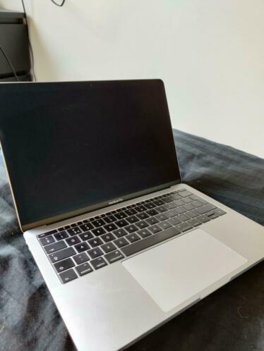 MacBook pro 13 inch 2018