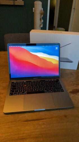 Macbook pro 13 inch (2018), 8gb ram, quad-core met touchbar