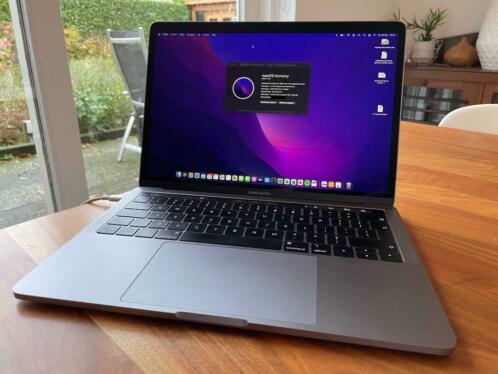 MacBook Pro (13 inch, 2018, Four Thunderbolt 3 ports)
