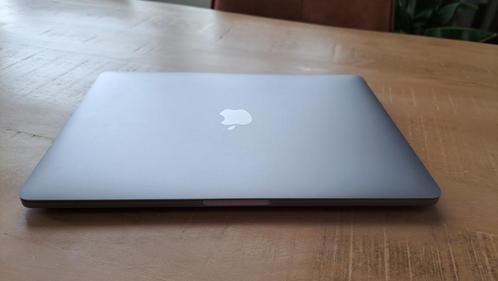 MacBook Pro  13 inch  2020  i5  8GB  Kapot beeldscherm
