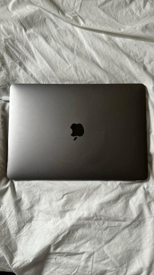 MacBook Pro (13-inch, 2020, two thunderbolt 3 ports)