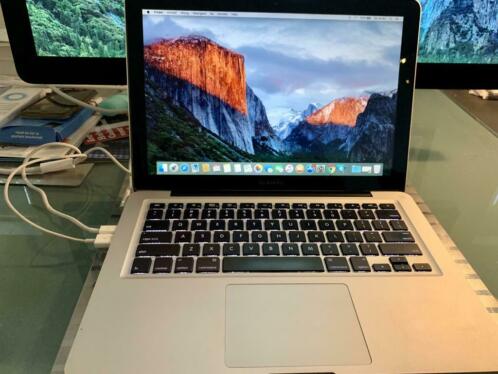 MacBook Pro 13 inch 250 Gb SSD en 8GB Ram (nieuwe accu)