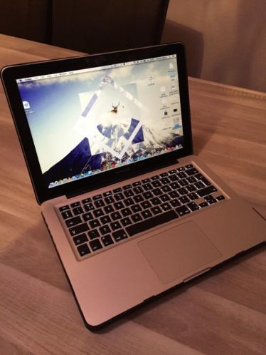 Macbook pro 13 INCH 256GB SSD I5 8GB RAM 