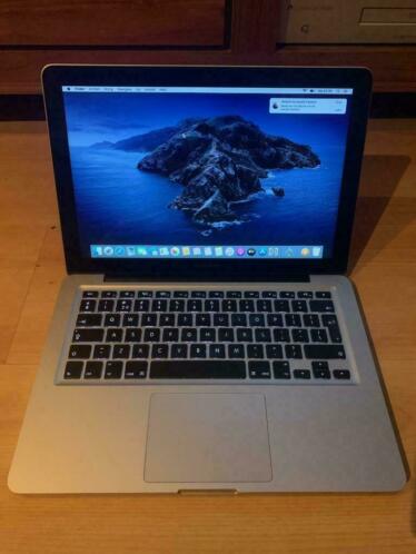 MacBook Pro 13 inch 2,5GHz i5 met 250 GB SSD, Catalina.