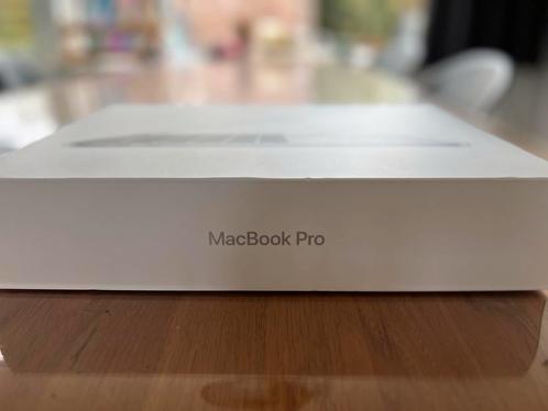 Macbook Pro, 13 inch, 500GB,  2018 (Touchbar knippert soms)