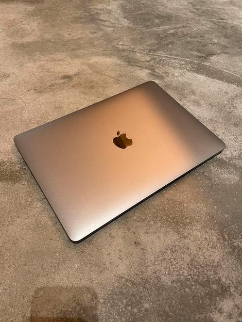 MacBook Pro 13-inch, core i5 2.3 GHz, Touch Bar, space grey