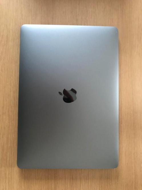 MacBook Pro 13 inch - i7 - 8GB Ram  touchbar