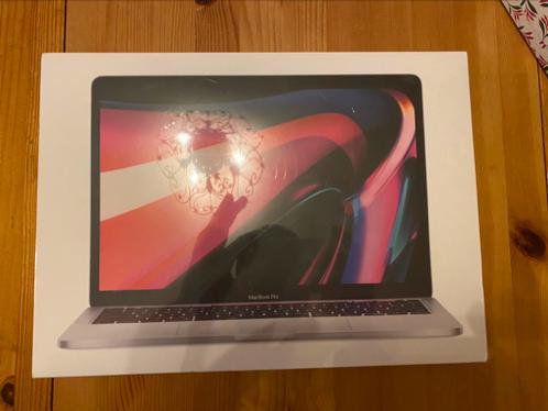 MacBook Pro 13 inch M1 8 Core CPU 16GB Ram, 512GB SSD NIEUW