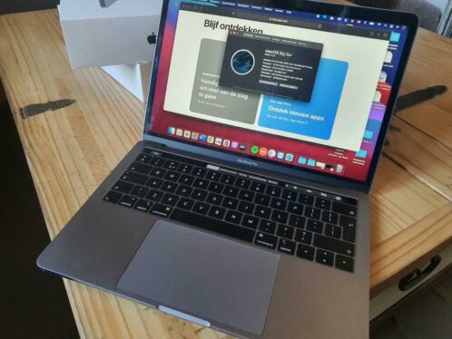 Macbook pro 13 inch met garantie en bon zo goed als nieuw