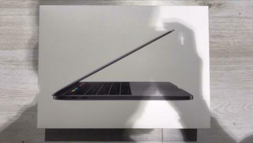 Macbook pro 13 inch NIEUW touchbar 2019