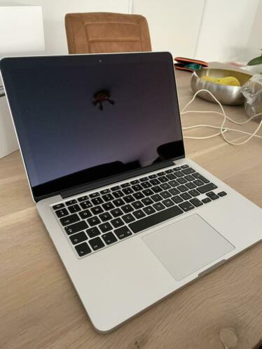 MacBook Pro 13 inch retina, i5. 512GB, 16Gb 2015