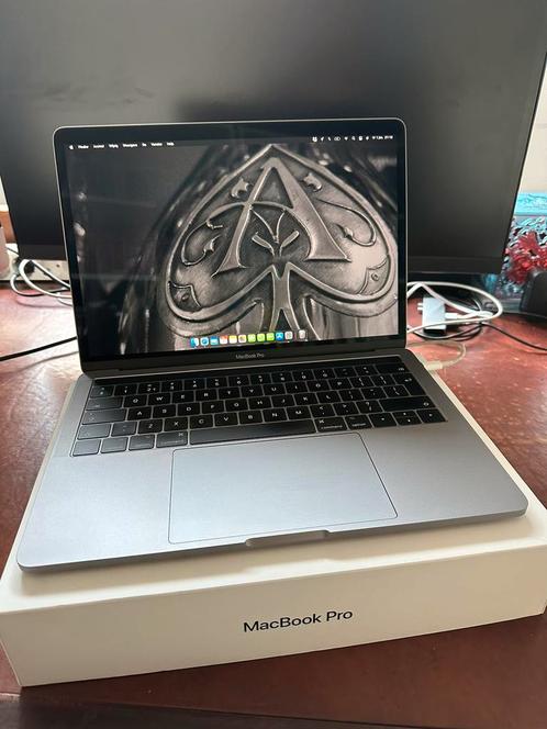Macbook Pro 13-inch space gray  touchbar