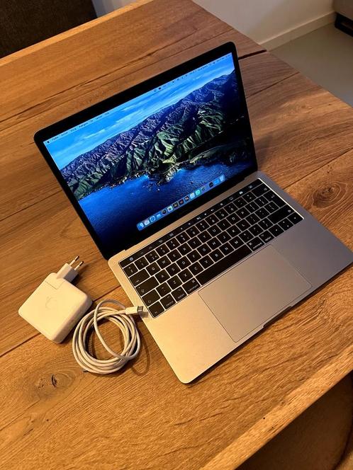 MacBook Pro 13-inch Spacegrey 8GB i5 256 GB Touch Bar - 2017