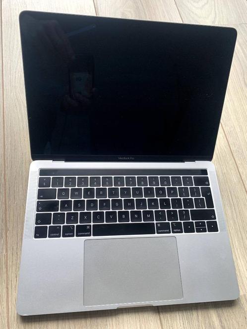 Macbook Pro 13-inch  Touch Bar  Core i5 1.4 GHz  256 GB S