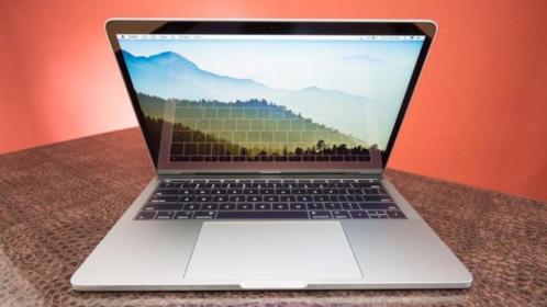 MacBook Pro 13 inch  Touchbar  3.1 GHz i5  256GB SSD ZGAN