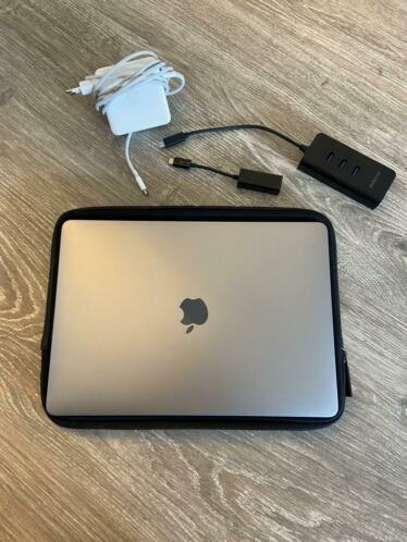 Macbook pro (13-inch,2017, Four Thunderbolt 3 ports)