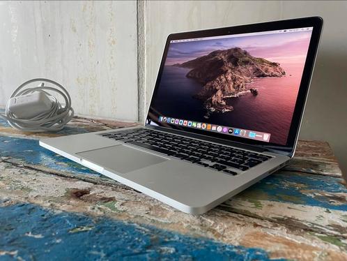 MacBook Pro 13  Retina  8 Gb RAM  SSD  Adobe  Office