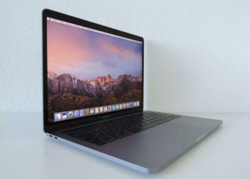 MacBook Pro 13 TouchBar 2019 4-Core i5 8GB 256 SSD