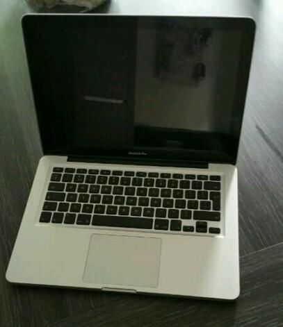 Macbook pro 13034 inch (2010) zeer nette staat inc office