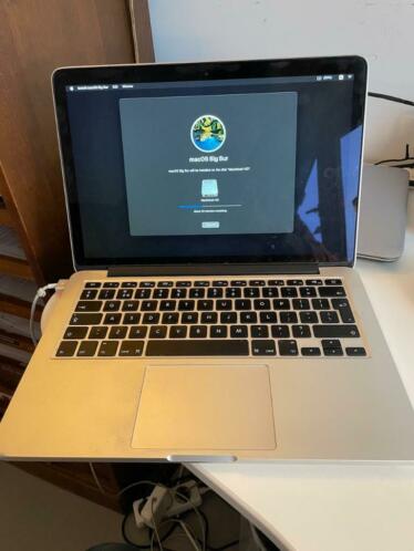 MacBook Pro 13.3 model 2015 2.7GHZ8GB256GB