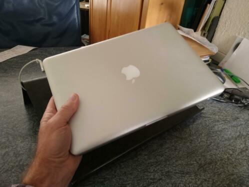 MacBook pro 13inch. 2,5 GHz , 4 GB  500 GB.