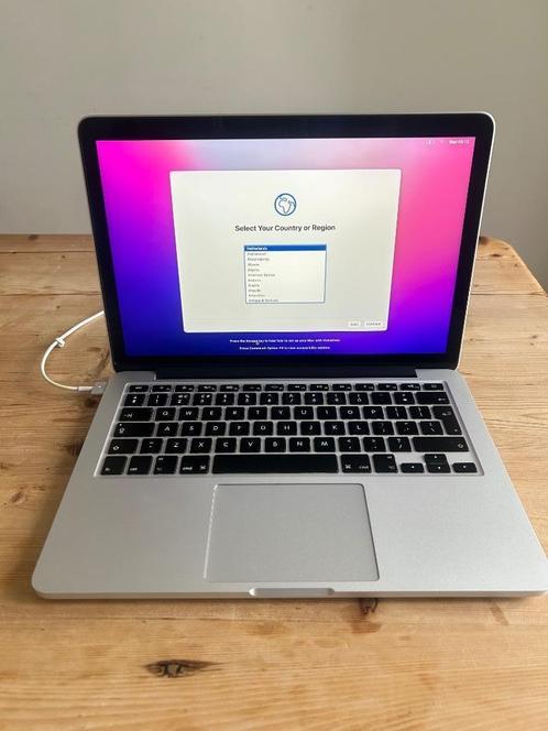 MacBook Pro 13inch (Early 2015) with Charger