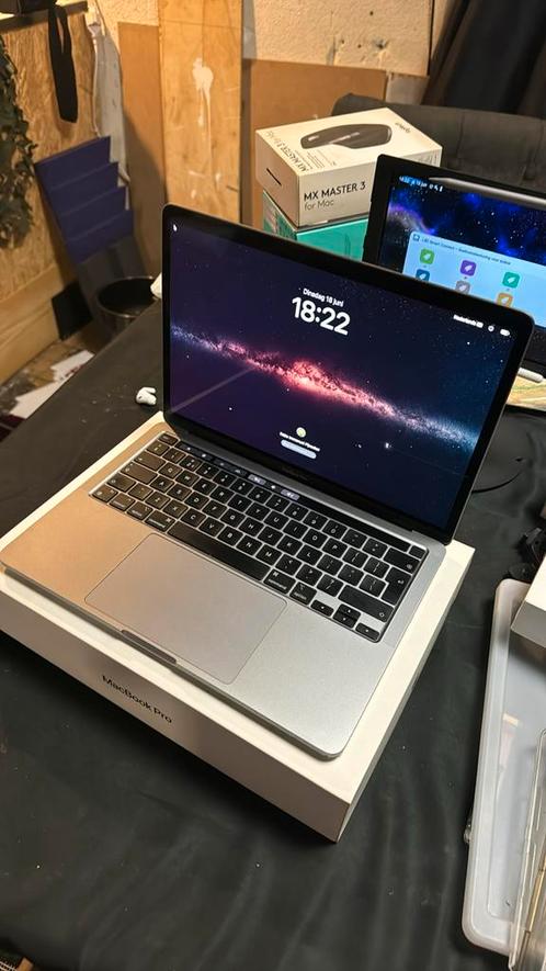 MacBook Pro 13inch M1 (16gb RAM  512gb opslag)  UAG case