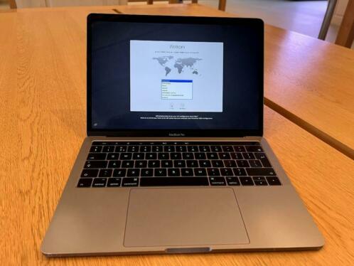 Macbook pro 13x27x27  16gb ram  256 gb ssd  2018  Touchbar