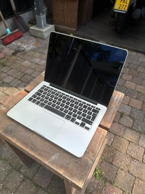Macbook Pro 13x27x27 2015 zeer netjes apple