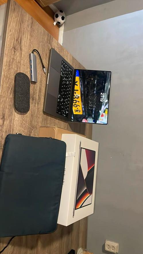 MacBook Pro 14inch 2021 M1 Pro zilver. Compleet.