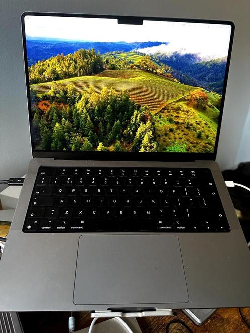 MacBook Pro 14x27 M1 2022,16gb ram, 1TB apple care