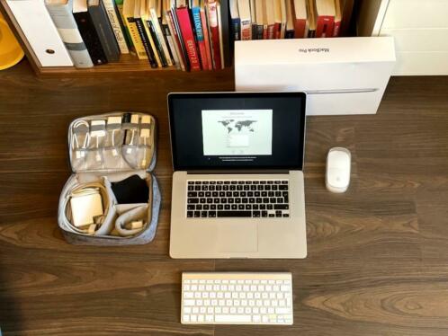 MacBook Pro 15 - 2013 inc accessories