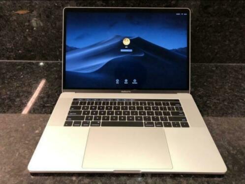 Macbook Pro 15 - 2,6 Ghz i7 - 16 GB - 512GB - 2018 Zilver